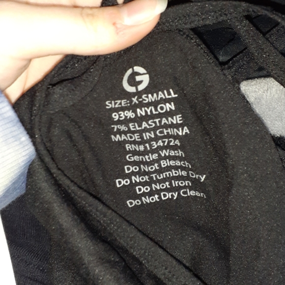 Tight black spaghetti strap - Picture 4 of 4